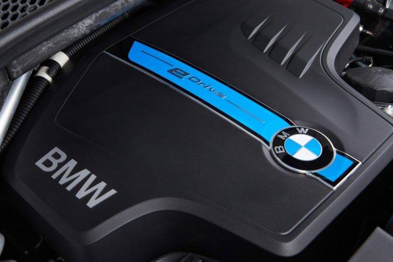 Хотя BMW всегда предлагал восьми цилиндровый вариант для X5, последний V8 переработан с обновлениями.