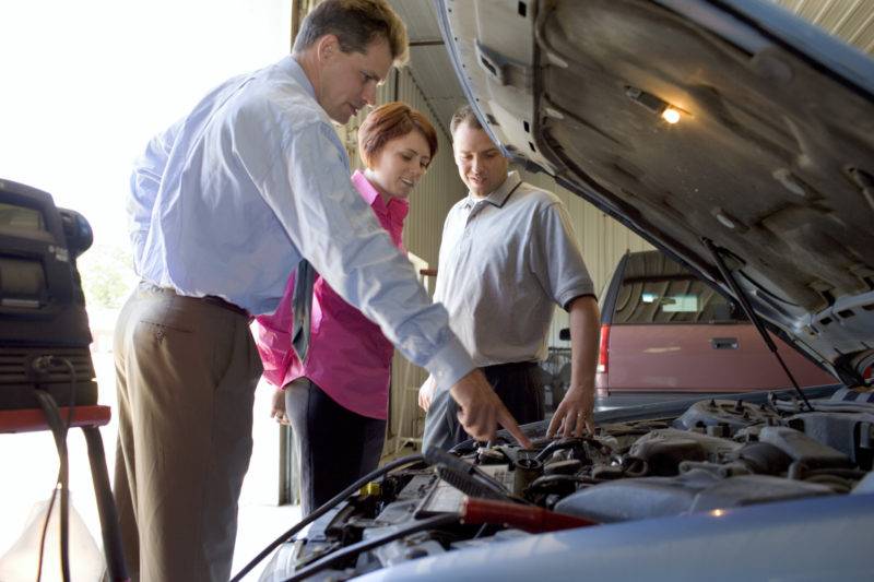 В любом случае после осмотра автомобиля клиенту скажут, может ли он рассчитывать на бесплатный ремонт.