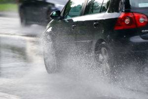 Управление автомобилем: топ ошибок при движении в дождь