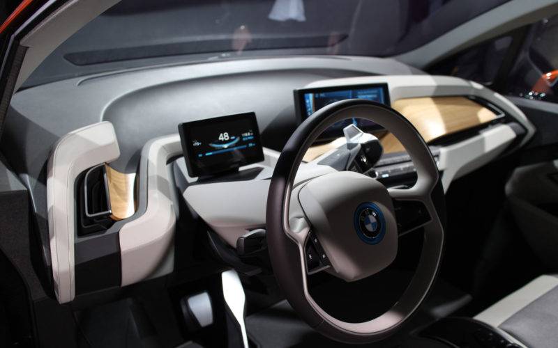 Серийный электрокар BMW i3: технологичный и запоминающийся