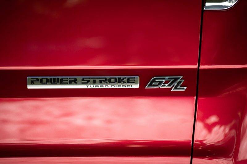 А пока все самые мощные Форды комплектуются мотором на 6.7 литра.
