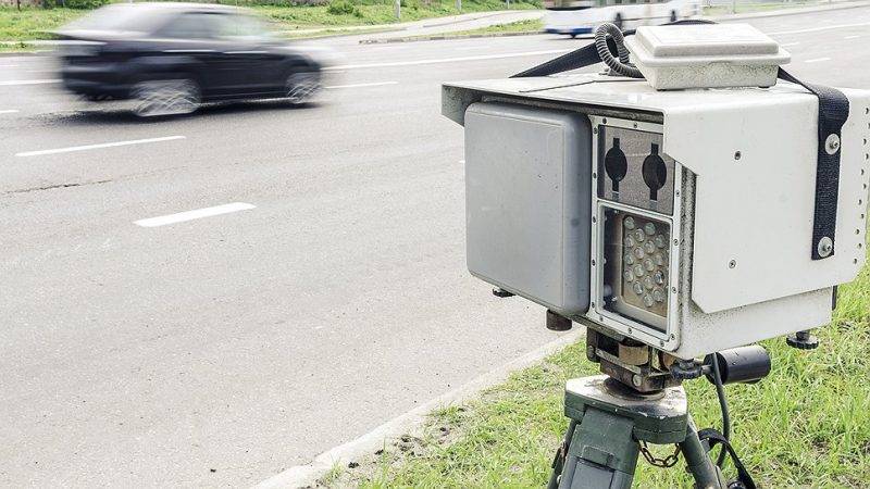 Некоторые камеры нового поколения оснащены системой "Пит-стоп". В случае, если скорость была превышена более чем на 60 км/ч, данные с видеофиксатора передаются ближайшим к месту нарушения сотрудникам ДПС.