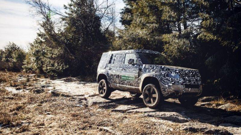 Новый Land Rover Defender увидит свет в начале осени