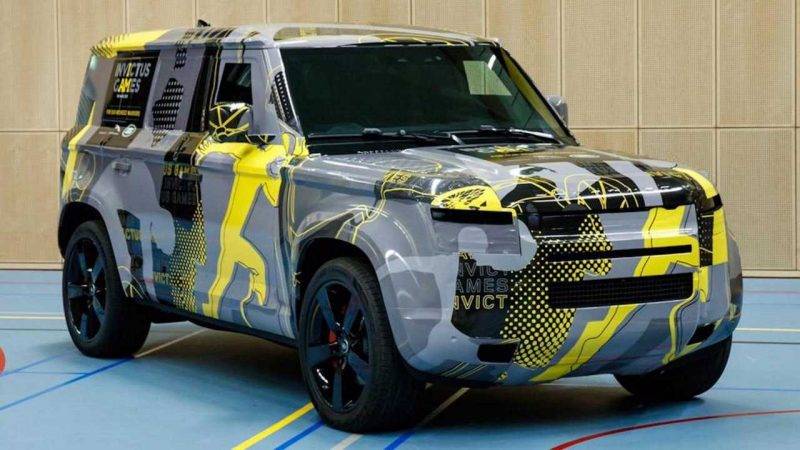 Новый Land Rover Defender показали крупным планом
