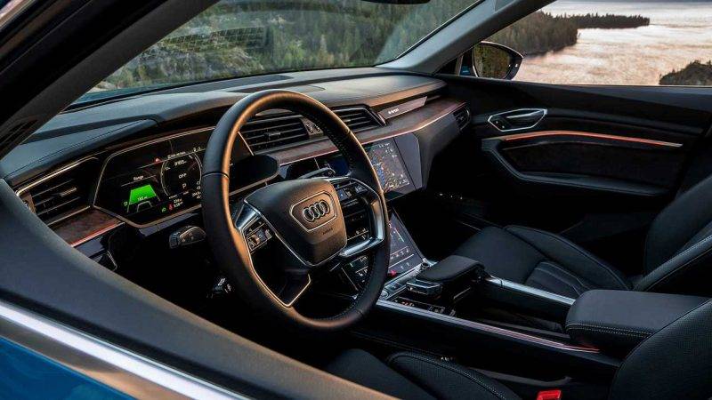 Audi хочет свести количество экранов к минимуму