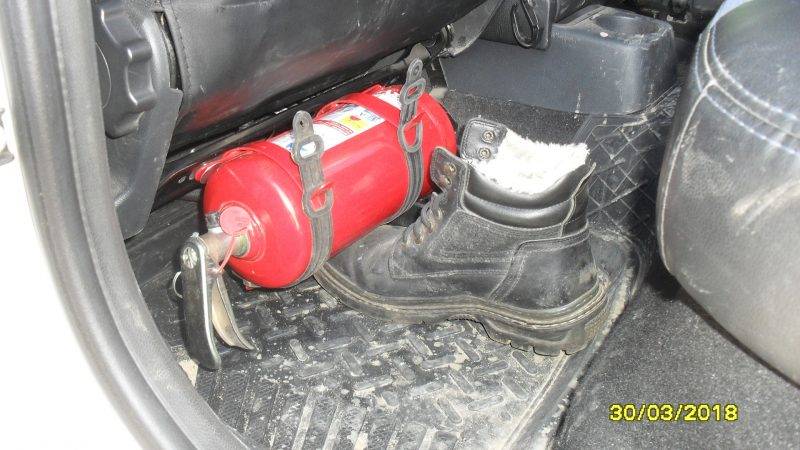 Где хранить огнетушитель в машине: плюсы и минусы разных вариантов