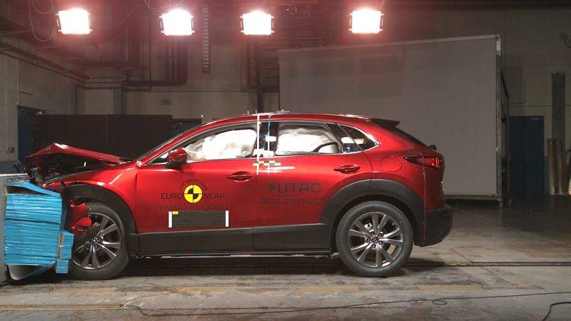 Безопасность Mazda CX-30 снова приятно поражает