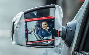 Повреждение зеркала заднего вида