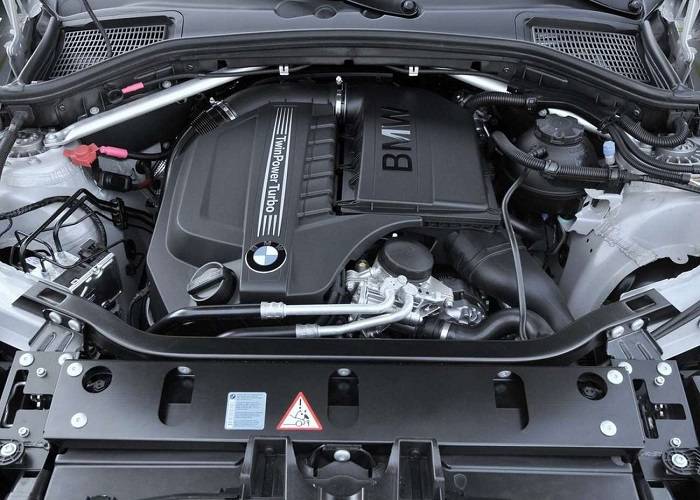 Большой расход топлива - один из основных минусов BMW X3