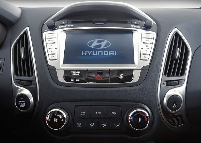 Теперь панель кроссовера Hyundai оснащена многофункциональной мультимедийной системой с дисплеем на 7 дюймов