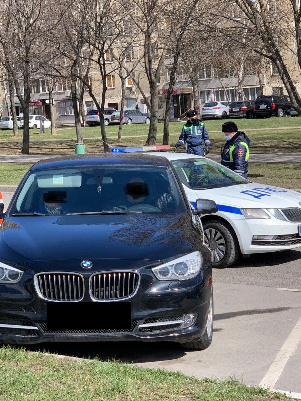 в Москве эвакуировали авто нарушителя карантина