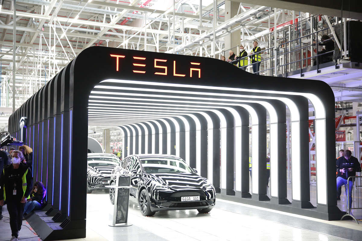 Завод Tesla в Берлине приостановит большую часть производства